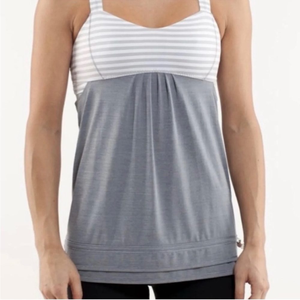Lululemon Run: Back On Track Tank
Heathered Silver Spoon (Size 8)